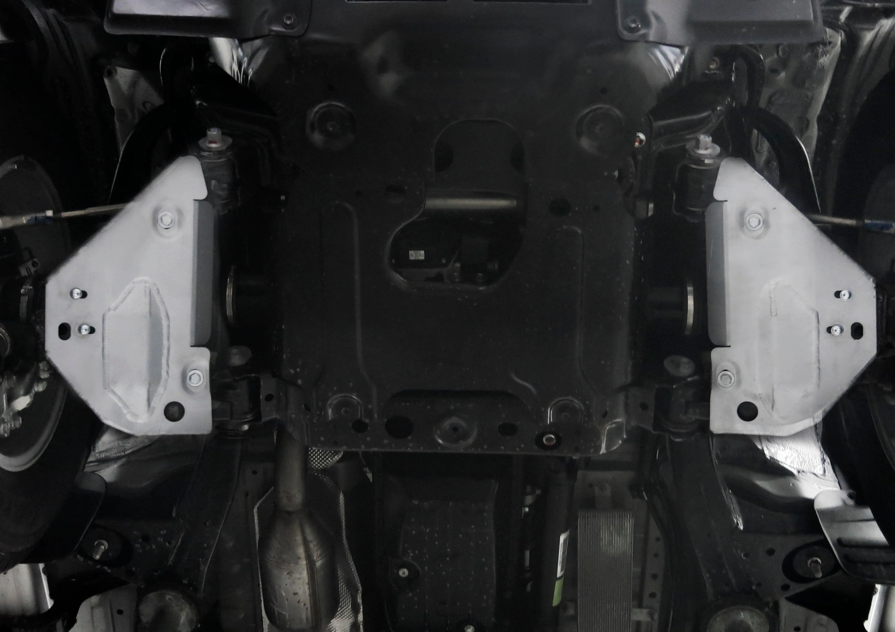 Toyota Hilux (2015-2024) Aluminium Lower Control Underbody Armour Toyota Hilux 2015-On - Image 2