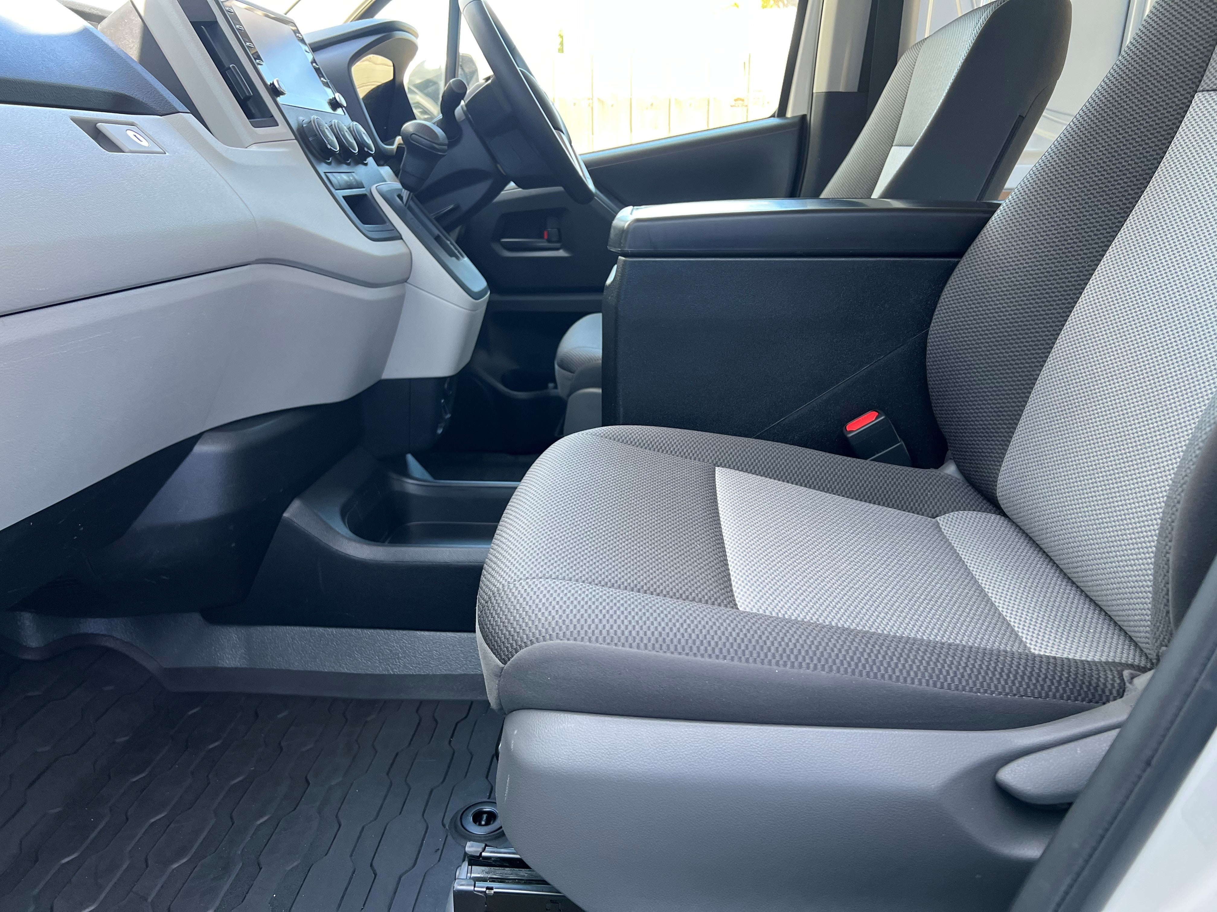 CENTRE CONSOLE FOR TOYOTA HIACE - Configuration 2