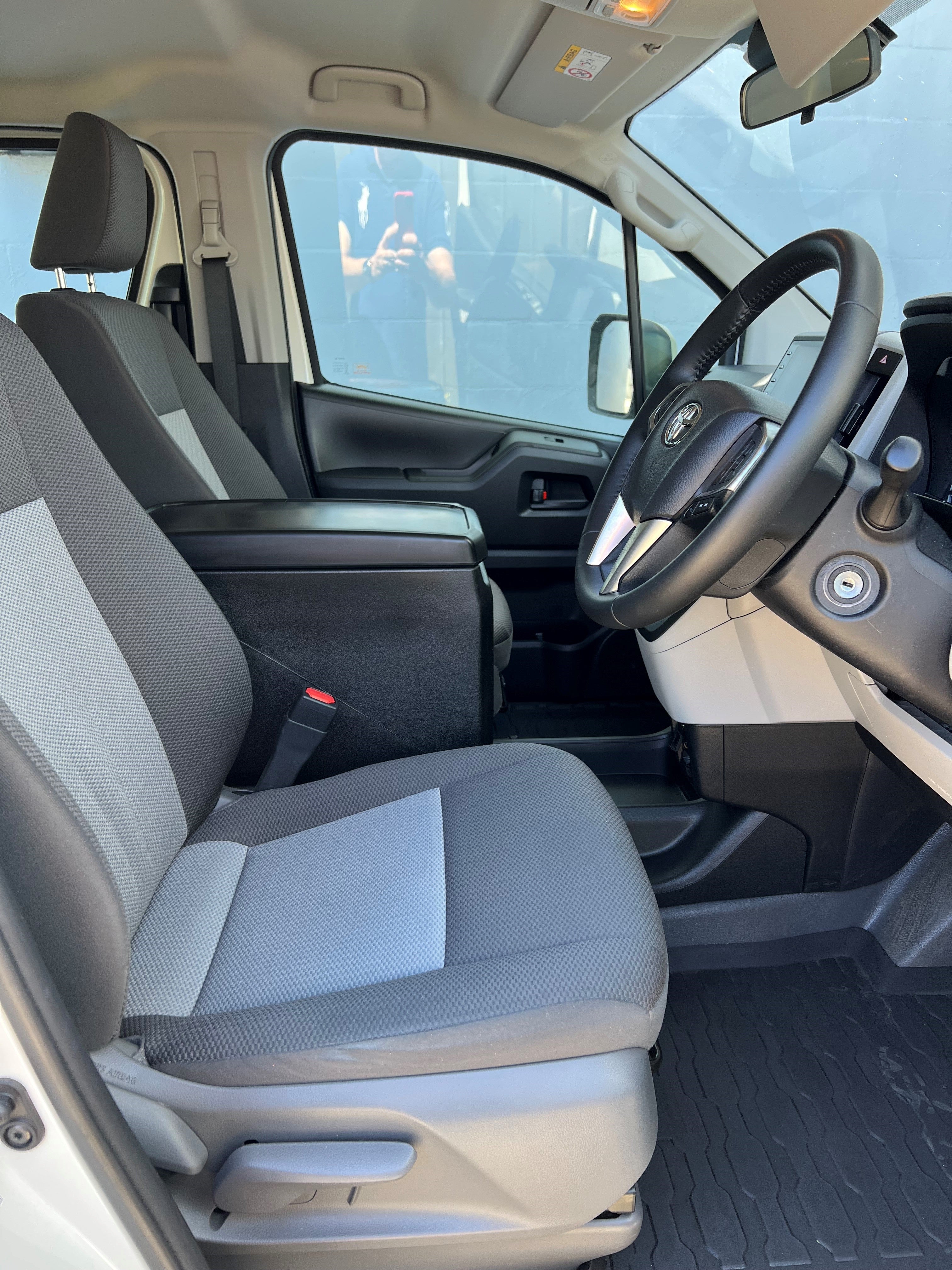 CENTRE CONSOLE FOR TOYOTA HIACE - Configuration 2 - Image 2