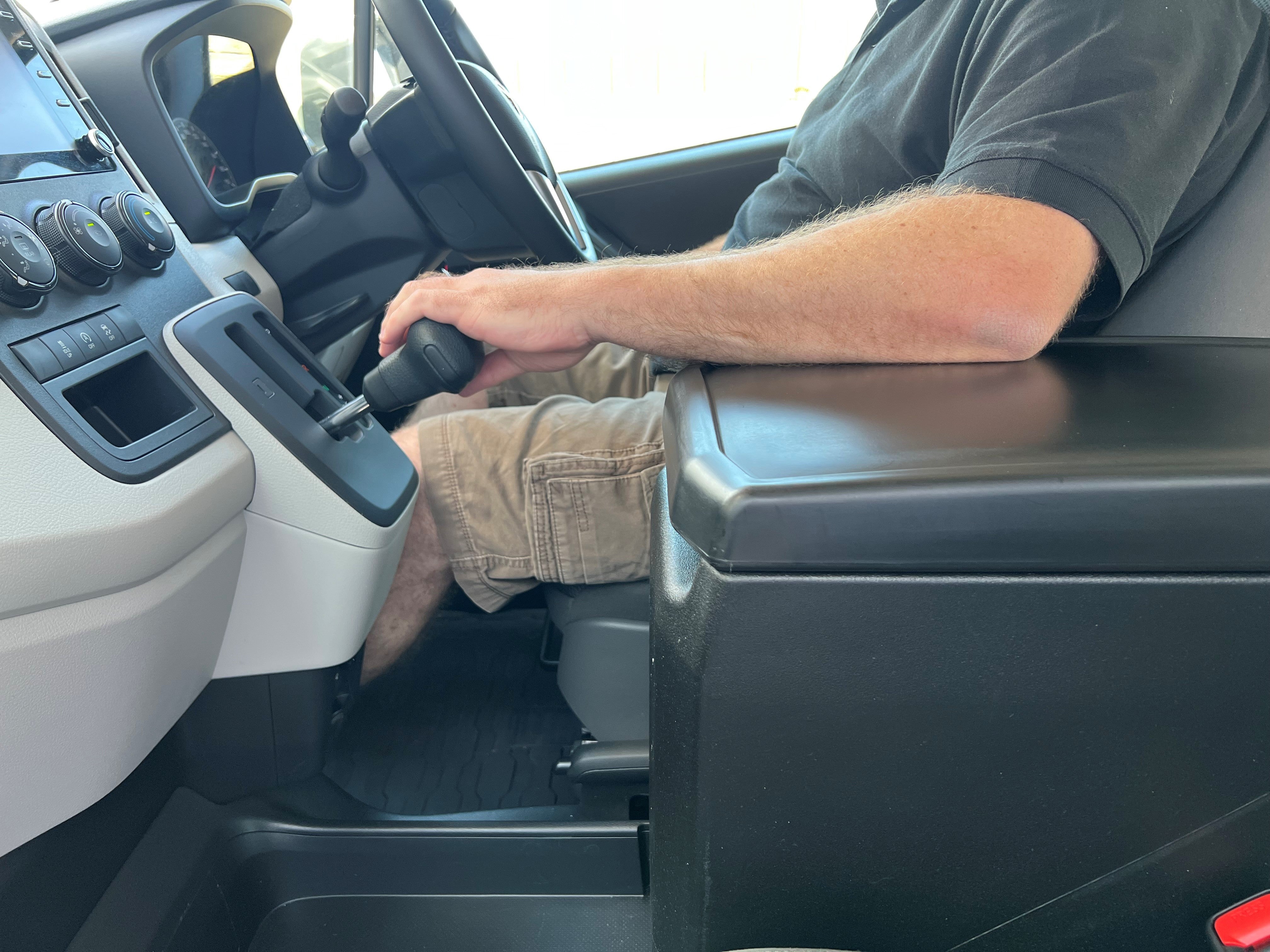 CENTRE CONSOLE FOR TOYOTA HIACE - Configuration 2 - Image 5