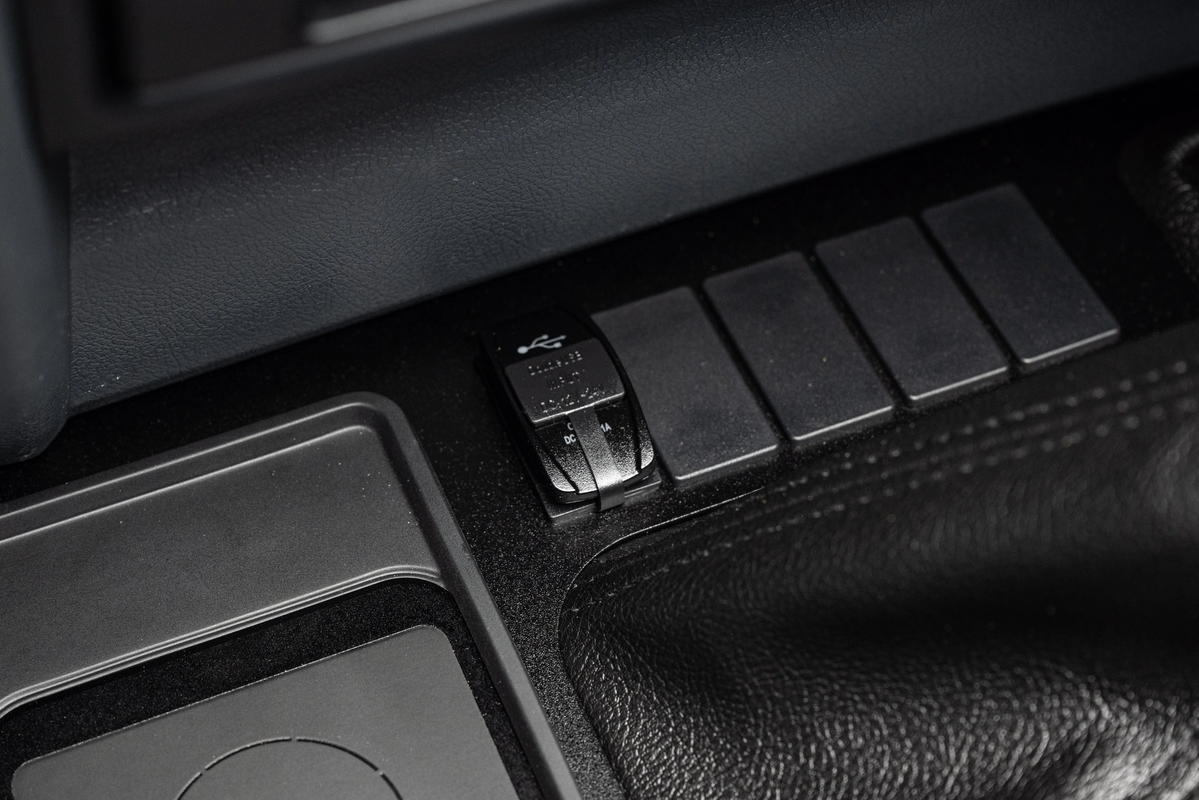 Toyota Landcruiser (2002-2025) 70 Series Full Length Centre Console – with Universal Wireless Phone Charger - Image 9