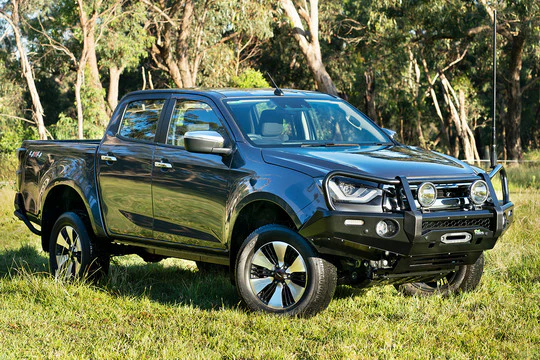 Isuzu D-Max (9/2019+) MY20 Deluxe Commercial Bull Bar - BBCD074 - Image 3