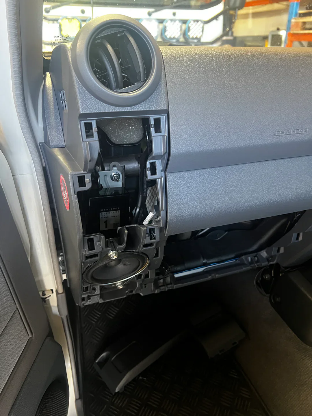 Toyota Landcruiser (2007-2024) VDJ 70 Series AC Amplifier - Image 5