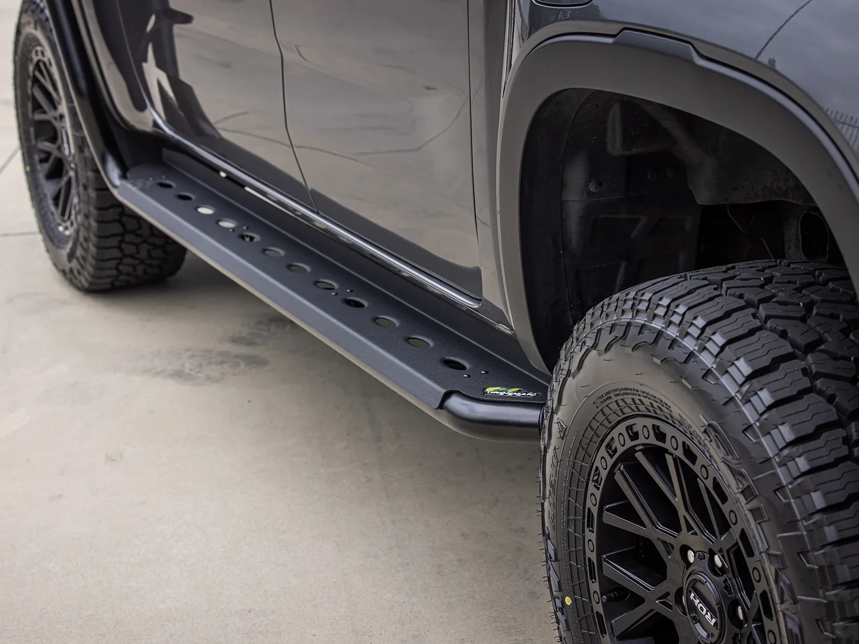 Nissan Navara (2015-2025) NP300 - Ironman Side Steps and Rails - SSRP082-D
