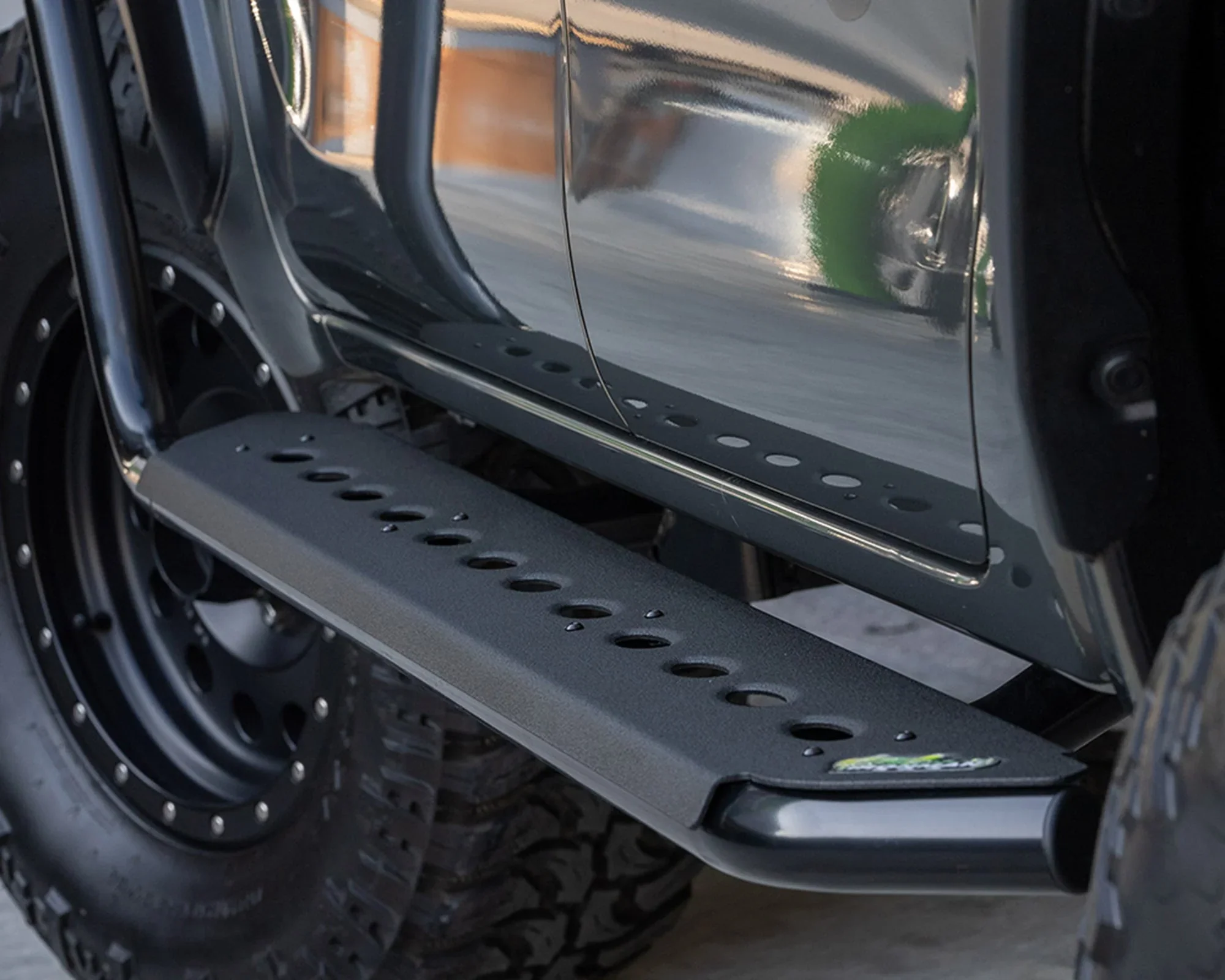 Nissan Navara (2015-2025) NP300 - Ironman Side Steps and Rails - SSRP082-D - Image 2