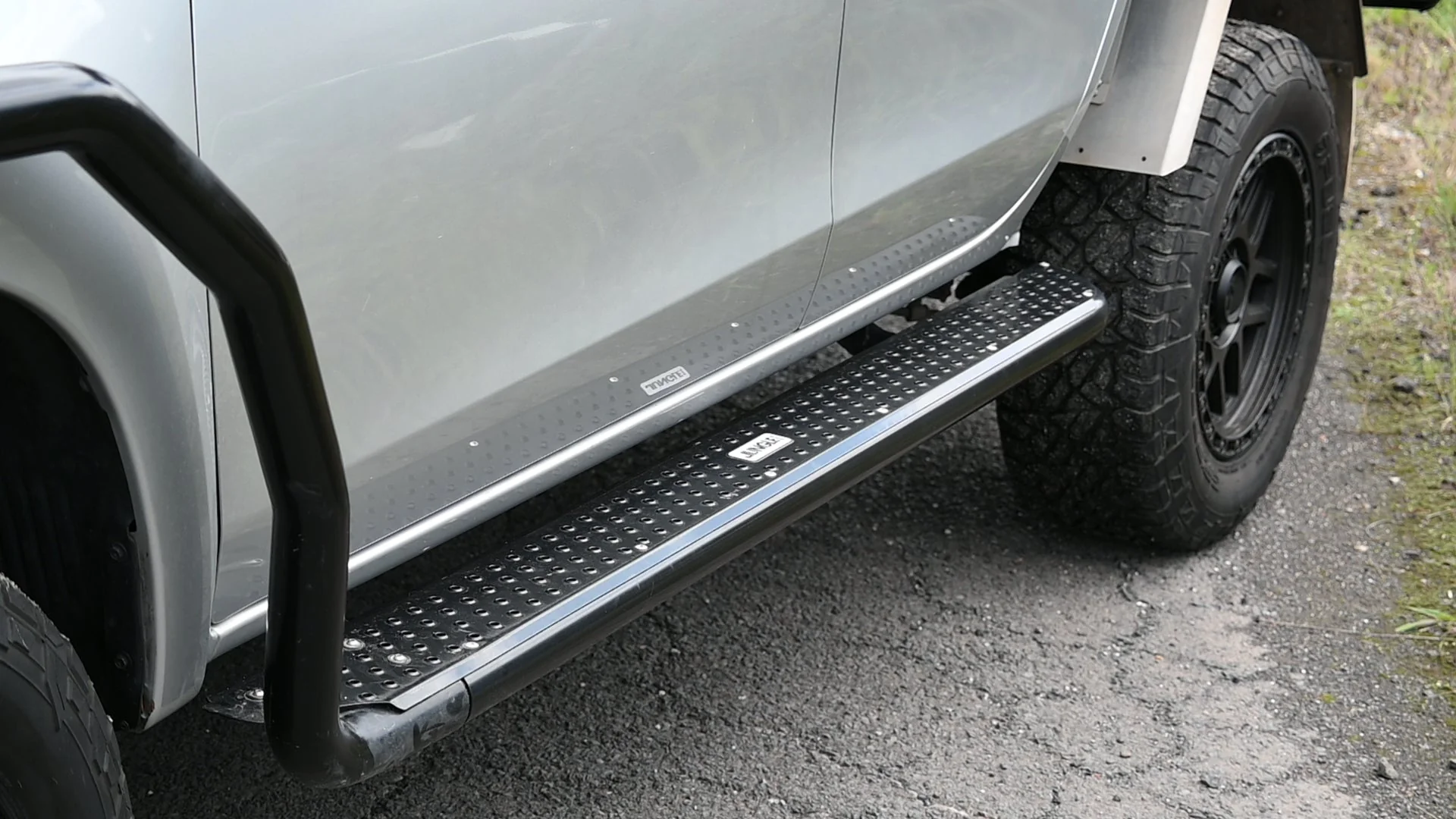 Mitsubishi Triton (2018-2021) MR Jungle 4x4 Commercial Side Steps - Image 2