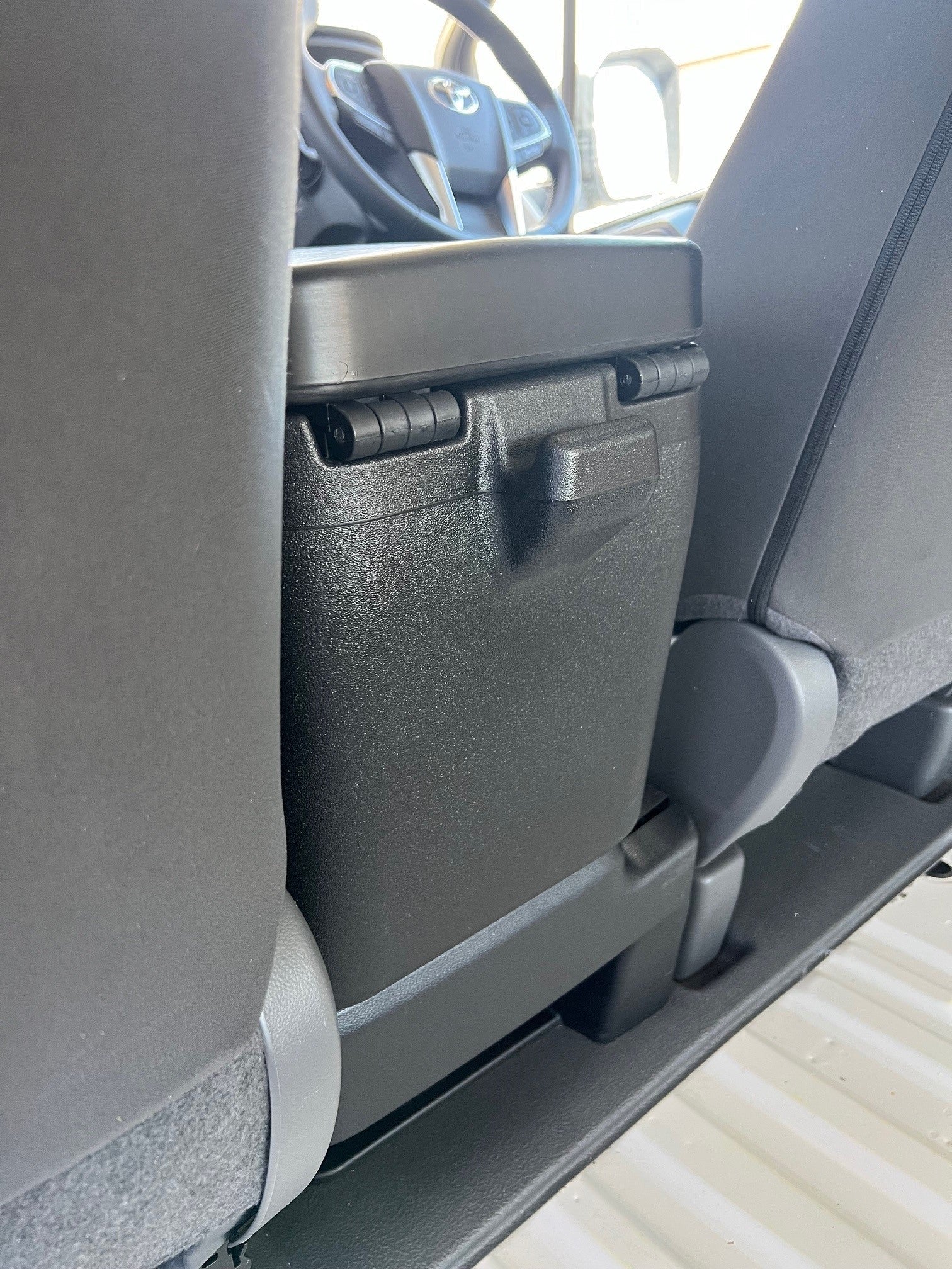 CENTRE CONSOLE FOR TOYOTA HIACE - Configuration 1 - Image 2