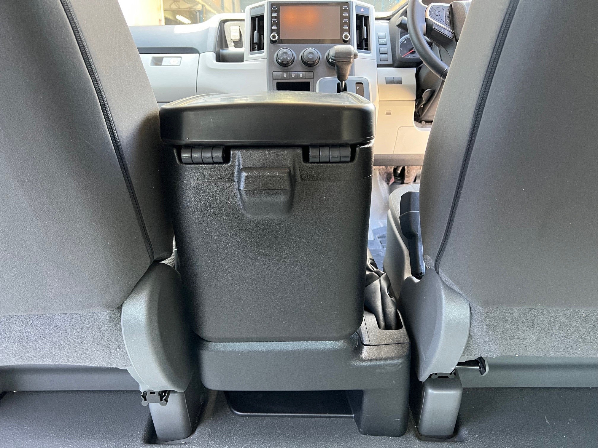 CENTRE CONSOLE FOR TOYOTA HIACE - Configuration 1 - Image 3