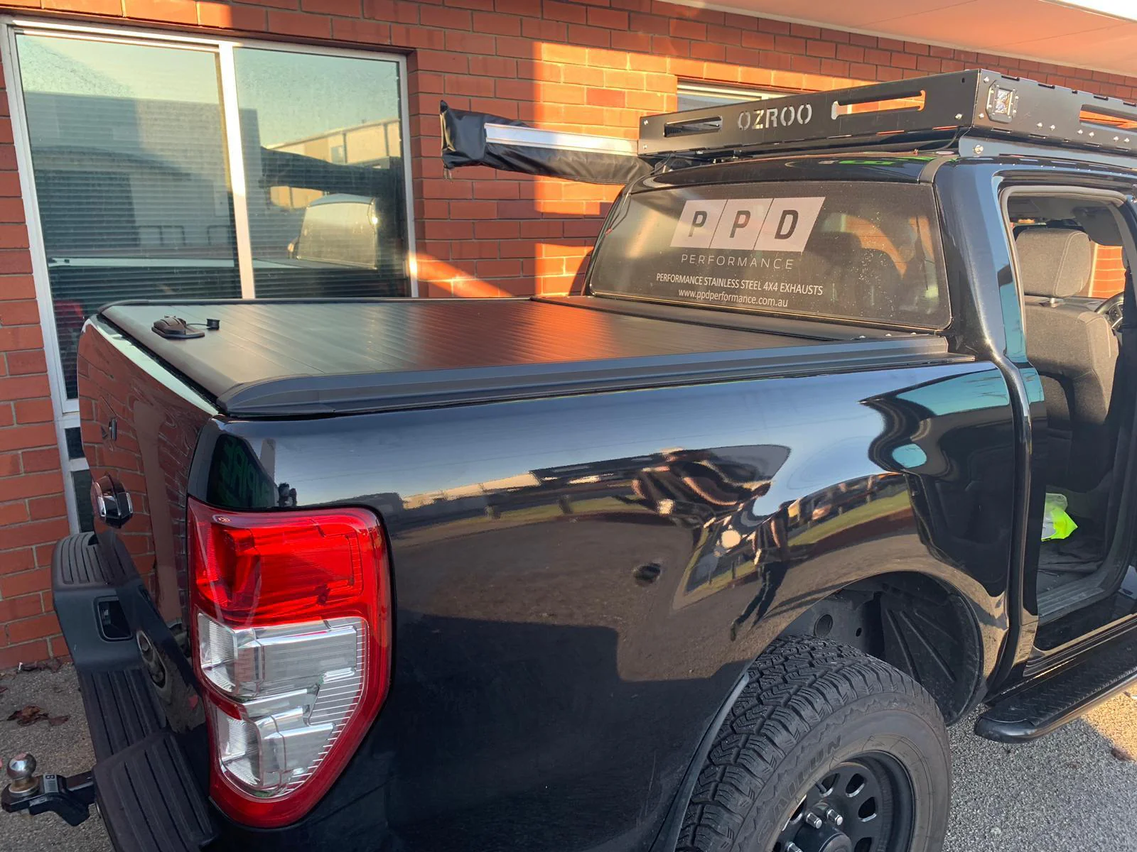 Toyota Hilux (2015-2025) EXTRA CAB GUN Lockable Roller Ute Tray Cover - Image 6
