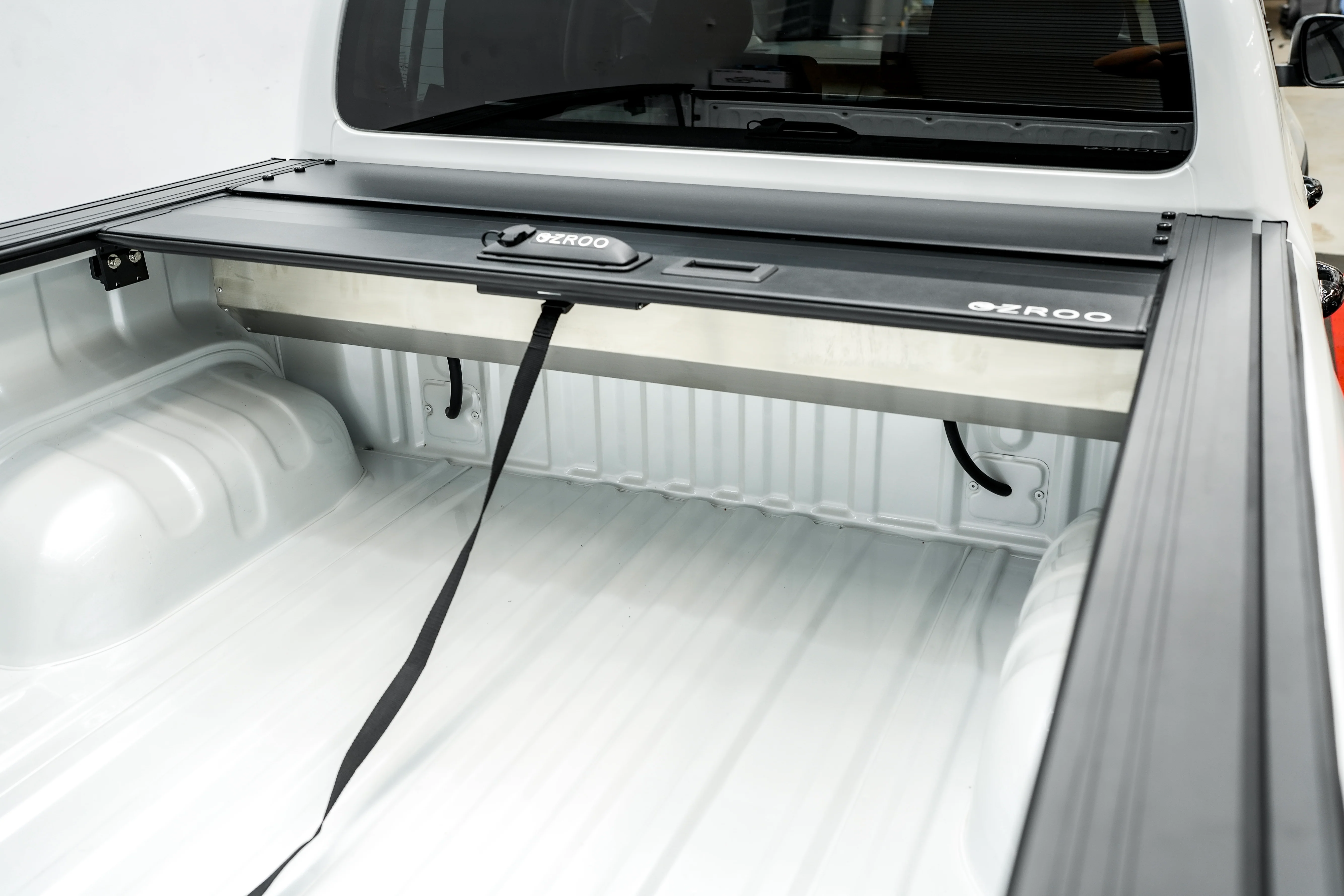 Toyota Hilux (2026-) N90 Lockable Roller Ute Tray Cover - Image 10