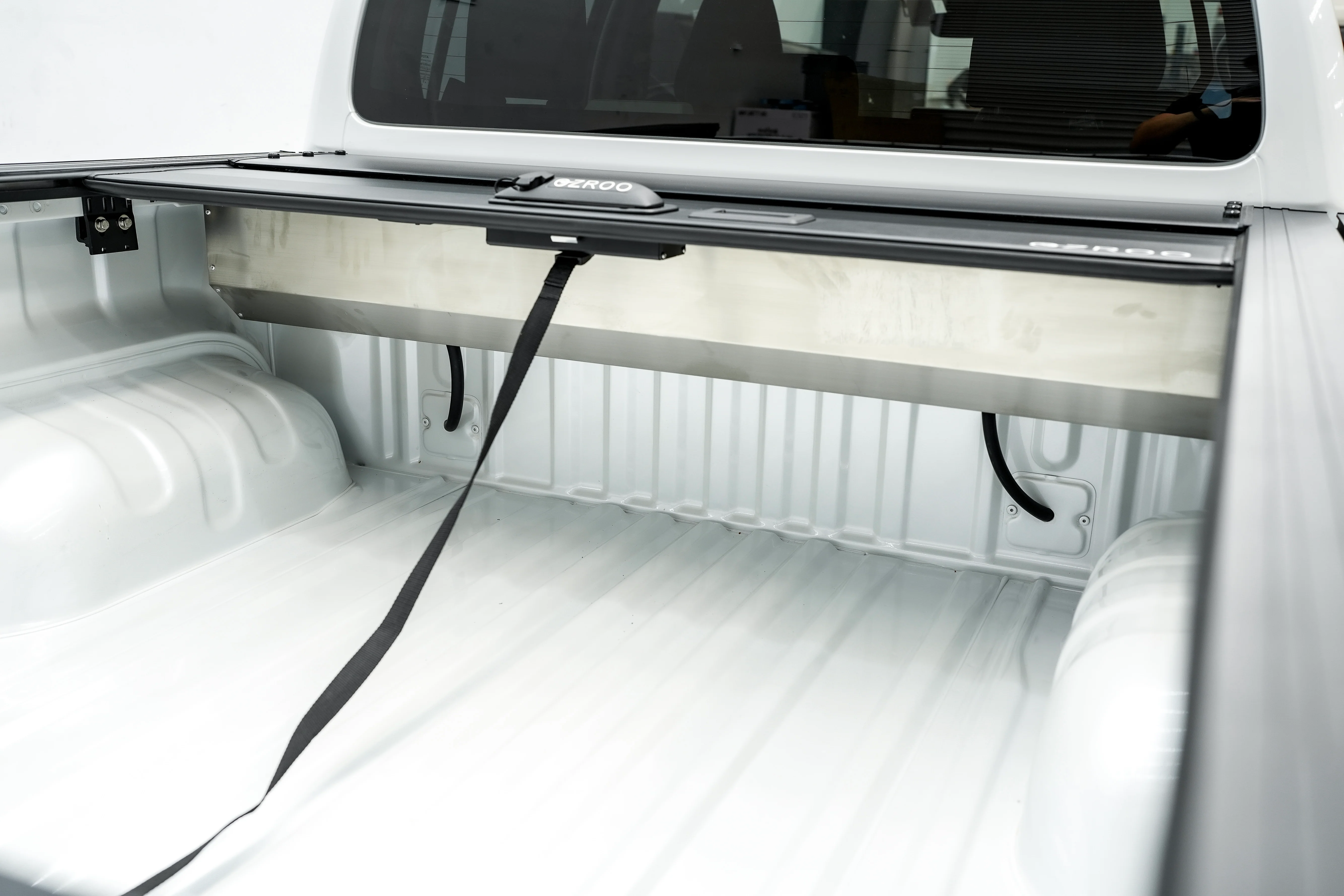 Toyota Hilux (2026-) N90 Lockable Roller Ute Tray Cover - Image 11