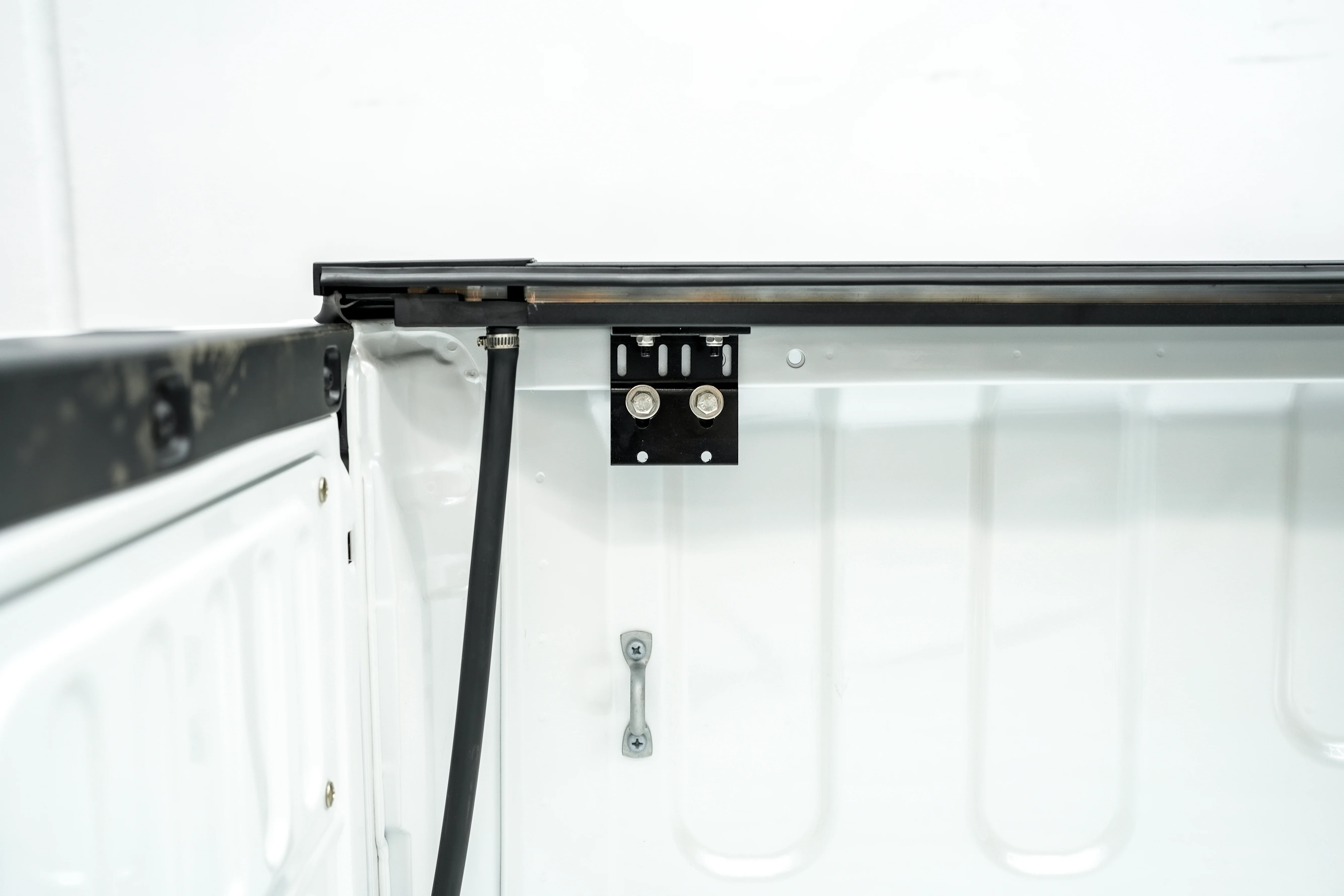 Toyota Hilux (2026-) N90 Lockable Roller Ute Tray Cover - Image 12