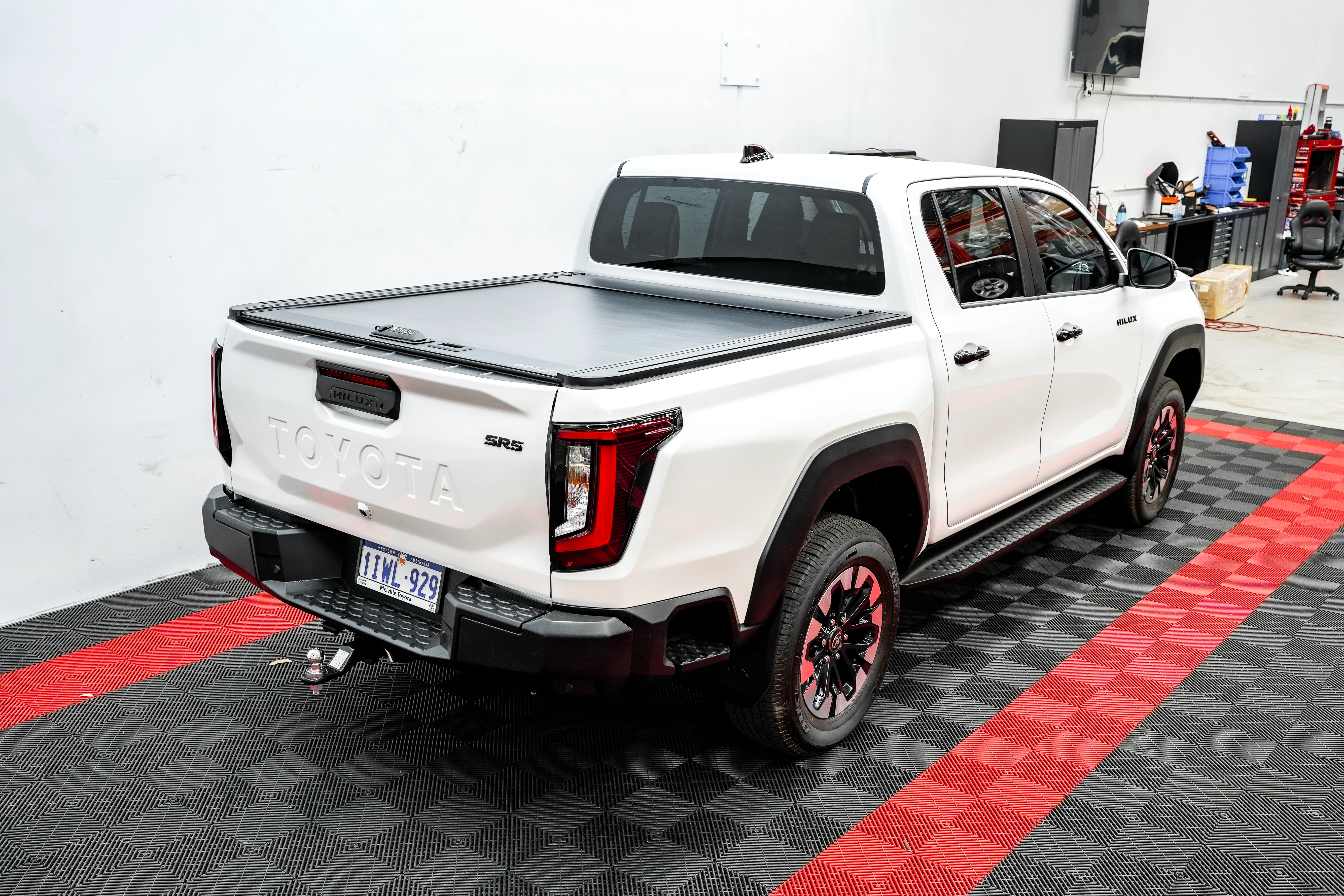 Toyota Hilux (2026-) N90 Lockable Roller Ute Tray Cover - Image 4
