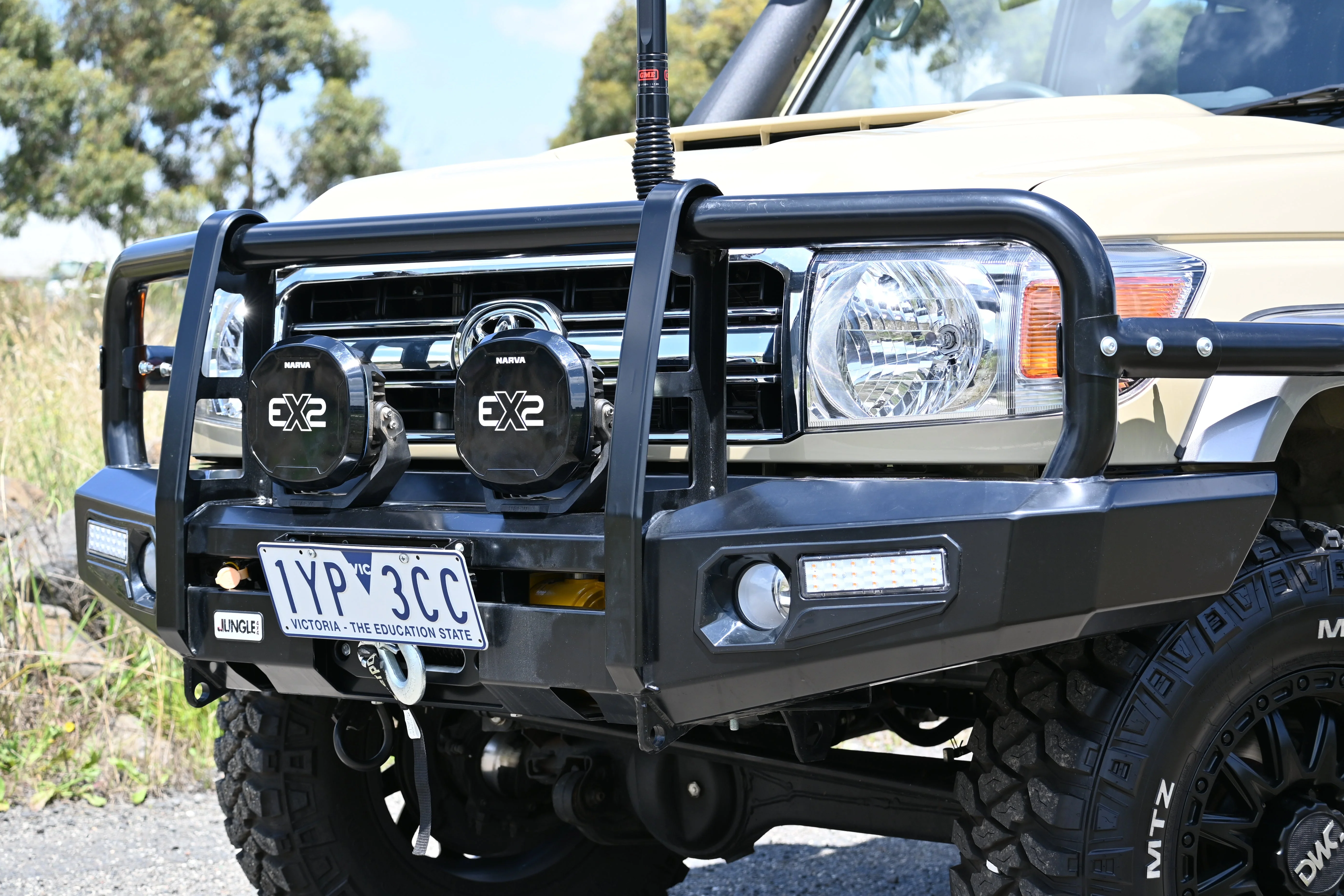 Toyota Landcruiser (2007-2016) 79 Series Jungle 4x4 Commercial Bull Bar - Image 3